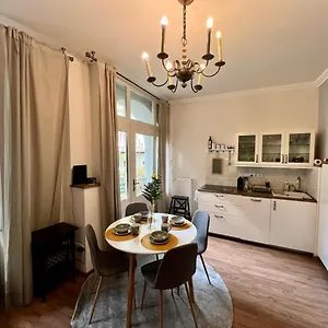 Adorable, Cosy At The Heroes' Square Apartmán