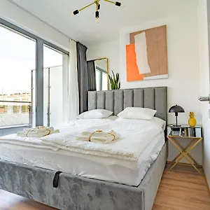 ~ Roof Terrace/ac/indoor Parking Apartmán